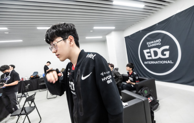 场拥有巨大 场拥有巨大